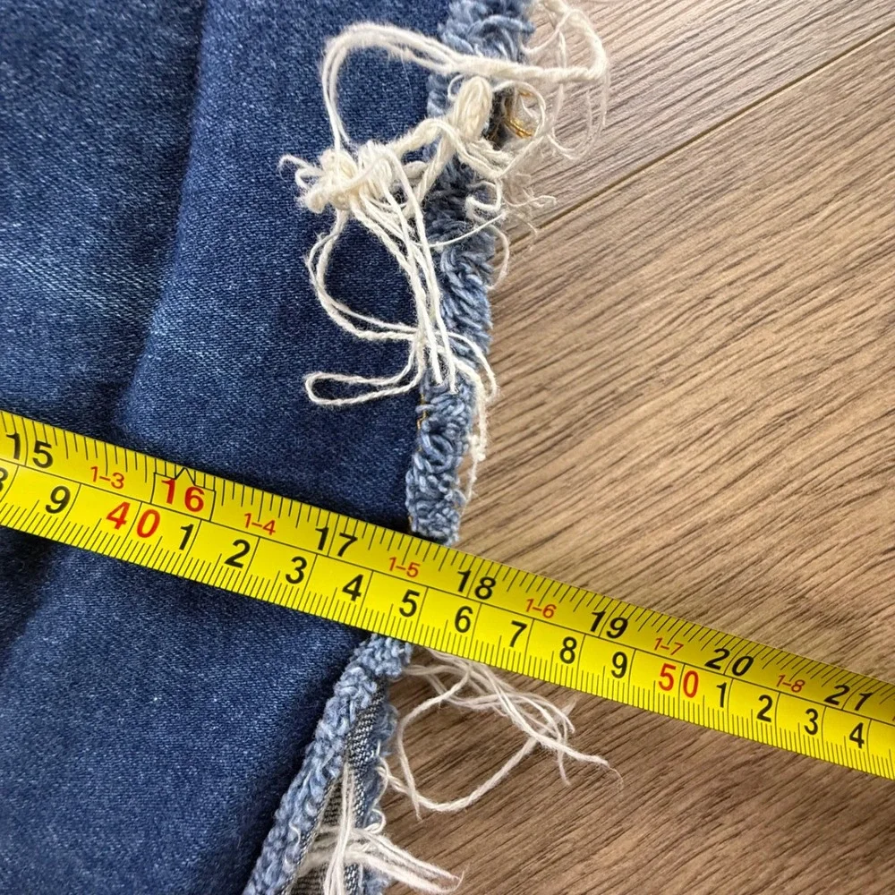 Anthropologie Pilcro & The Letterpress Mid-Rise Slim Long Shorts Raw Hem Size 28 - Picture 4 of 12